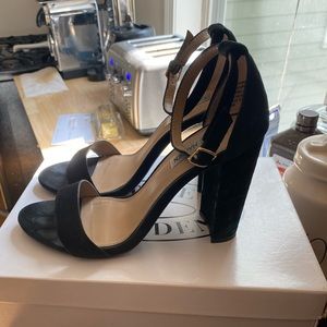 Carrson suede sandal